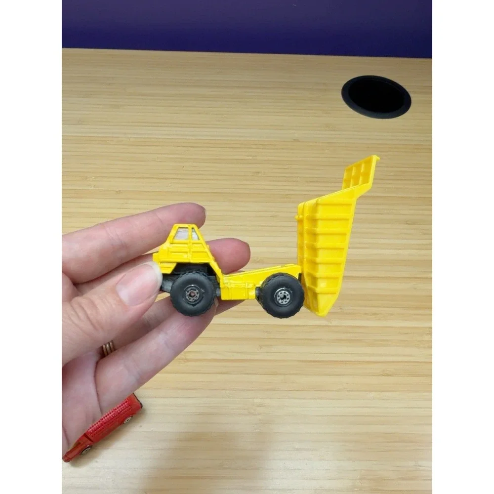 Vintage Maisto Truck Lot Soda Co Delivery Yellow Dump Truck